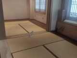 Thảm chiếu Tatami trong nhà gỗ kiểu Nhật