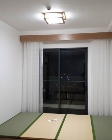 Sàn Tatami, đèn và cửa lùa Shoji trong căn hộ chung cư